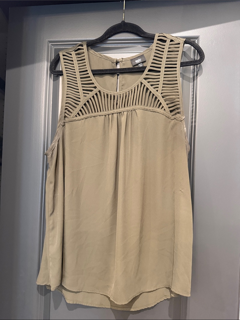 Mossimo Olive Cutout Yoke Sleeveless Top - Mudd